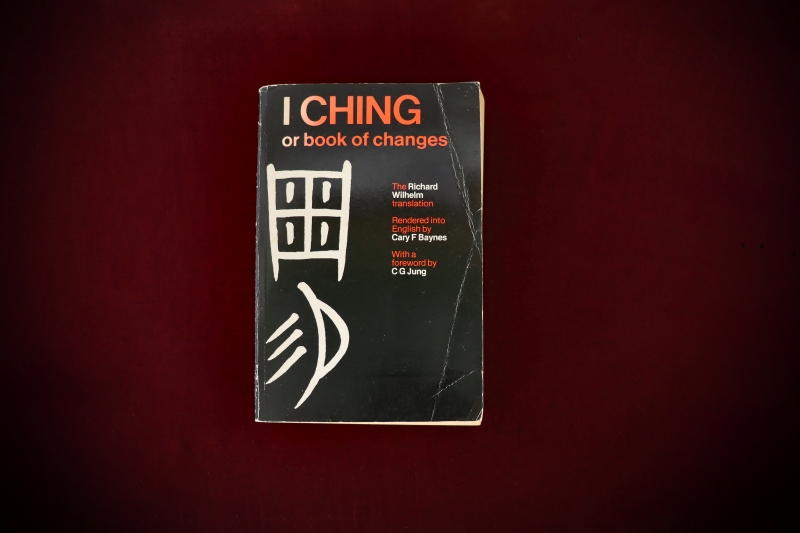 Divination_I-CHING-Dice+Book-web (3)