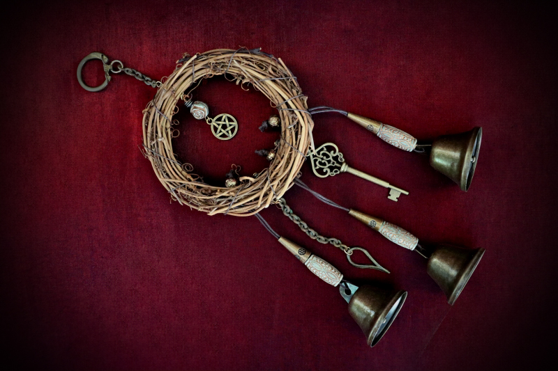 Altar_Witches-Bells_#3_Wreath-3-Bell_Dia10cm (1).