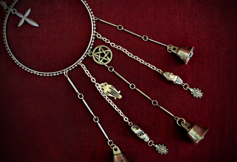 Altar_Witches-Bells_#5_Dainty-Cross_Dia7.5cm (2).