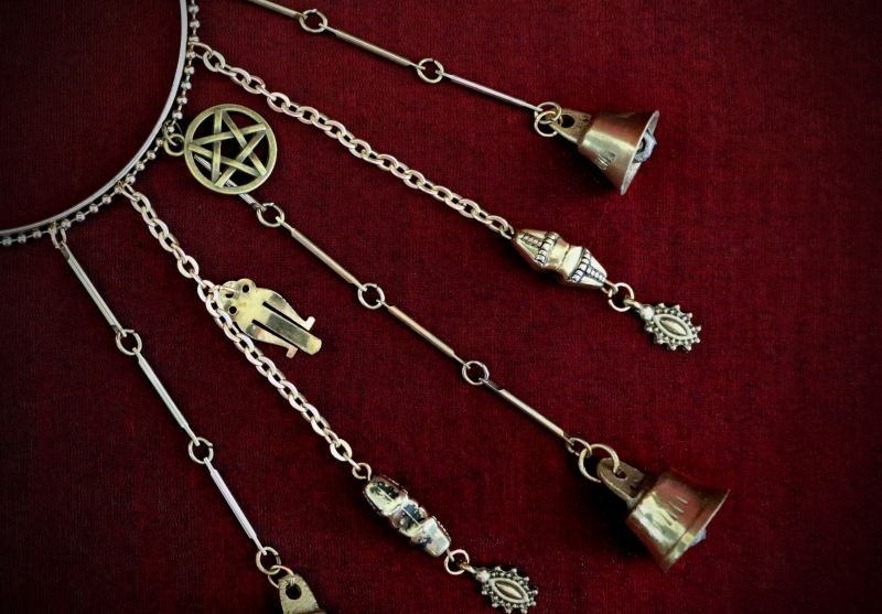 Altar_Witches-Bells_#5_Dainty-Cross_Dia7.5cm (3).