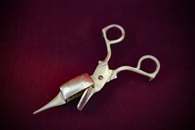 Altar_Candle-Trimmer+Snuffer#11-web (2)