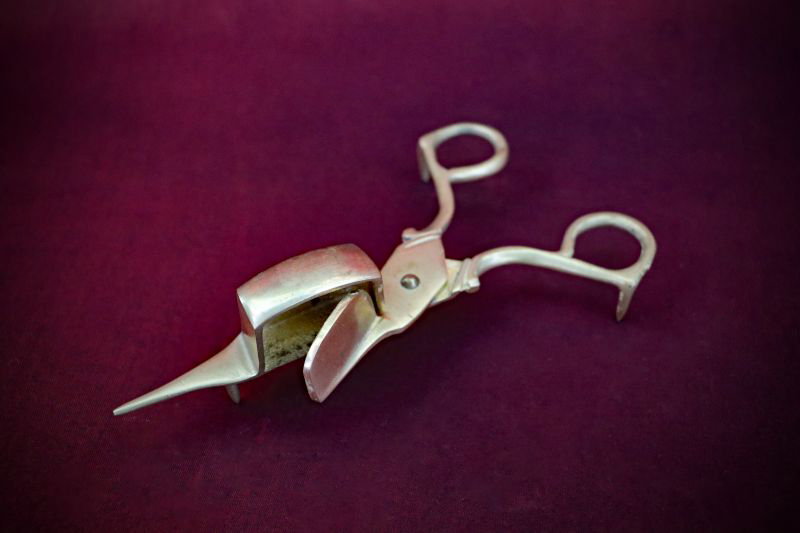 Altar_Candle-Trimmer+Snuffer#11-web (3)