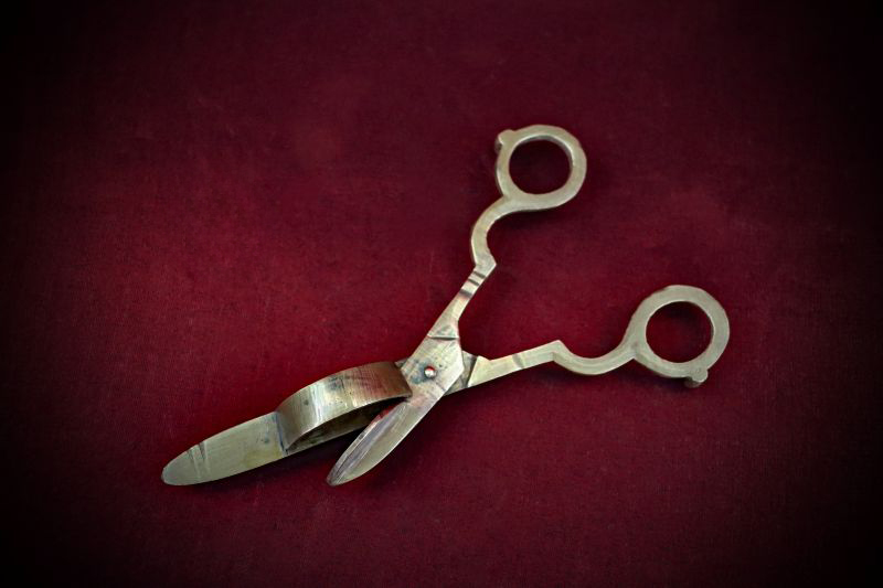 Altar_Candle-Trimmer+Snuffer#8-web (2)