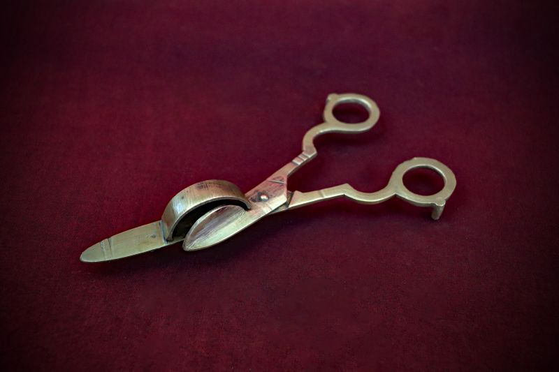 Altar_Candle-Trimmer+Snuffer#8-web (3)