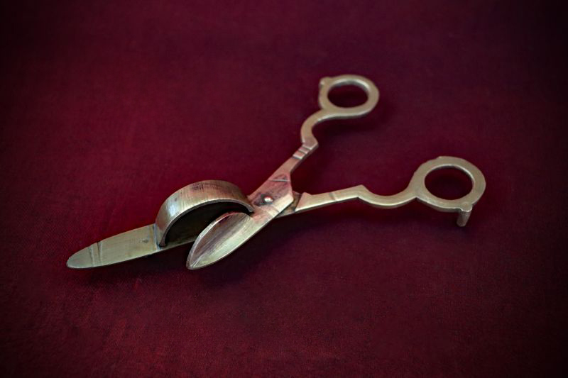 Altar_Candle-Trimmer+Snuffer#8-web (4)