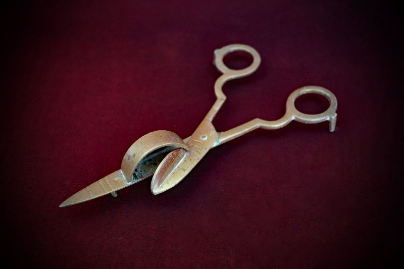 Altar_Candle-Trimmer+Snuffer#9-web (3)