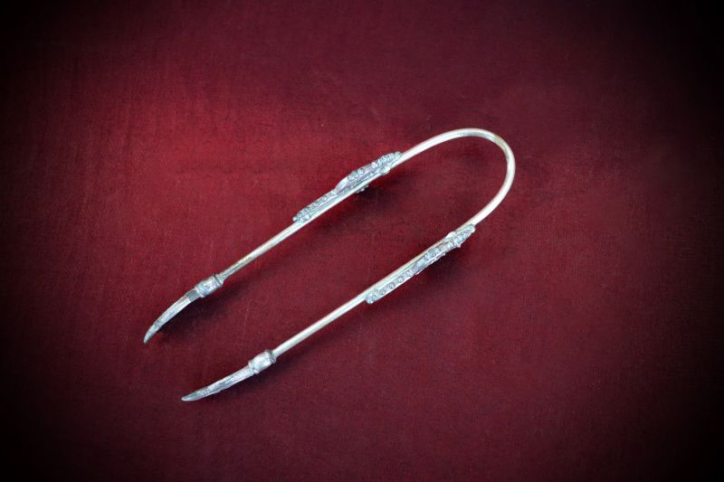 Altar_Tongs#4-Large-Lion-Claw-web (3)