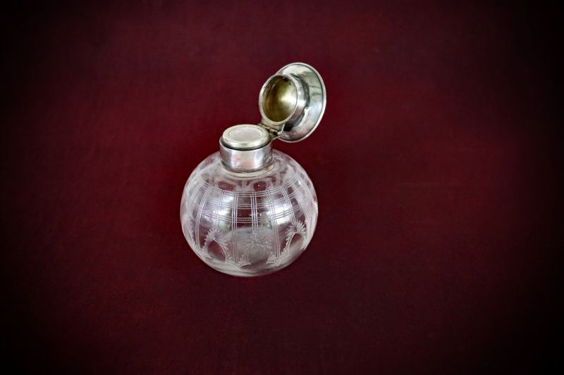 Curio_Bottle-Glass+S.Silver-web (4)