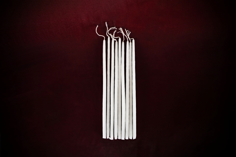 Altar_Candles_Lighting-Taper_White_H25cmx0.8cm-web (3)