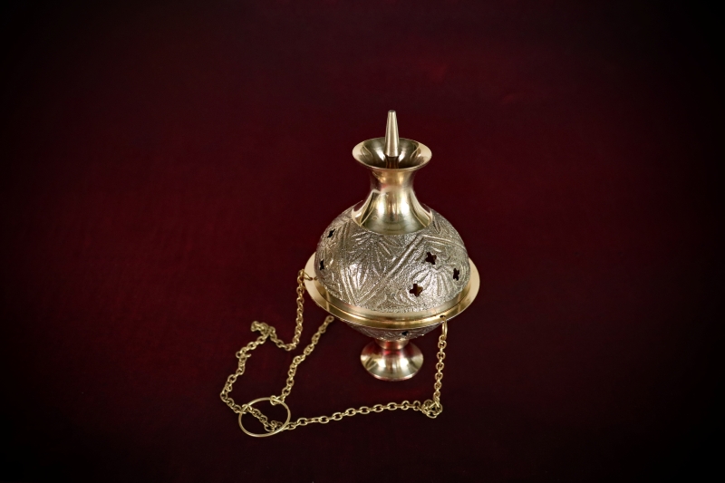 Apothecary_Incense-Burner#02-Brass-Emboss-chain-web (3)