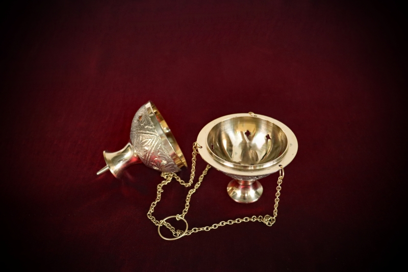 Apothecary_Incense-Burner#02-Brass-Emboss-chain-web (4)