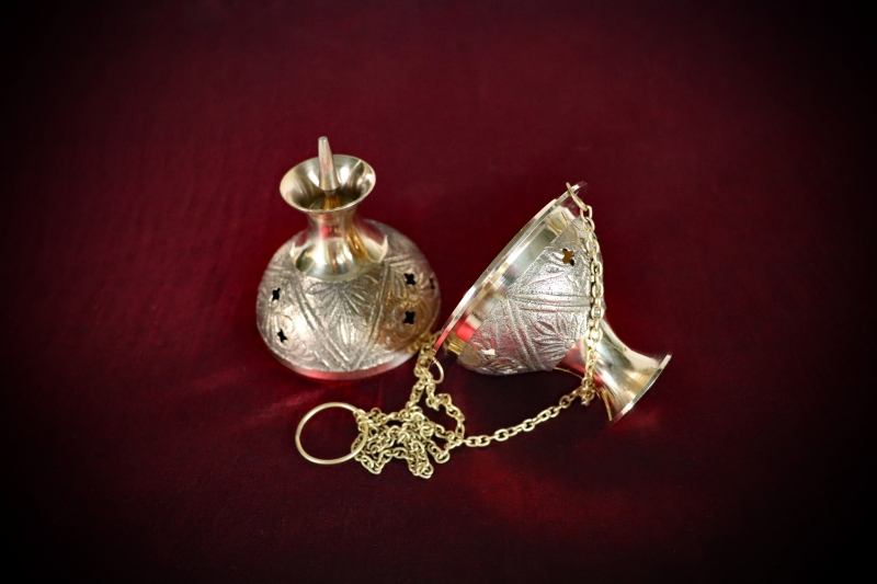 Apothecary_Incense-Burner#02-Brass-Emboss-chain-web (5)