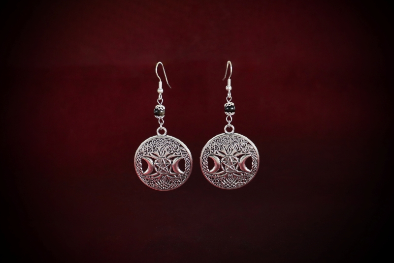 Jewellery_Earrings#02-Alloy-3Moon+Blk-Obs-KS-web (1)