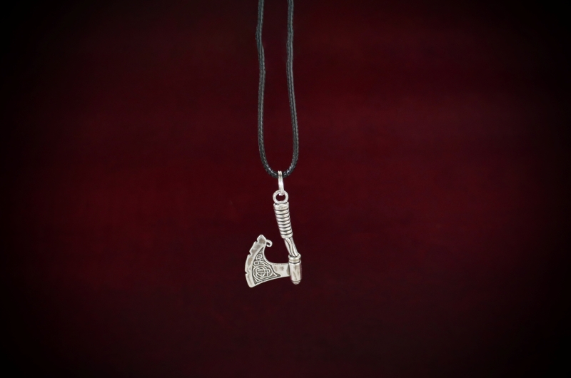 Jewellery_Necklace-Alloy#10-Viking-Axe-web (1)