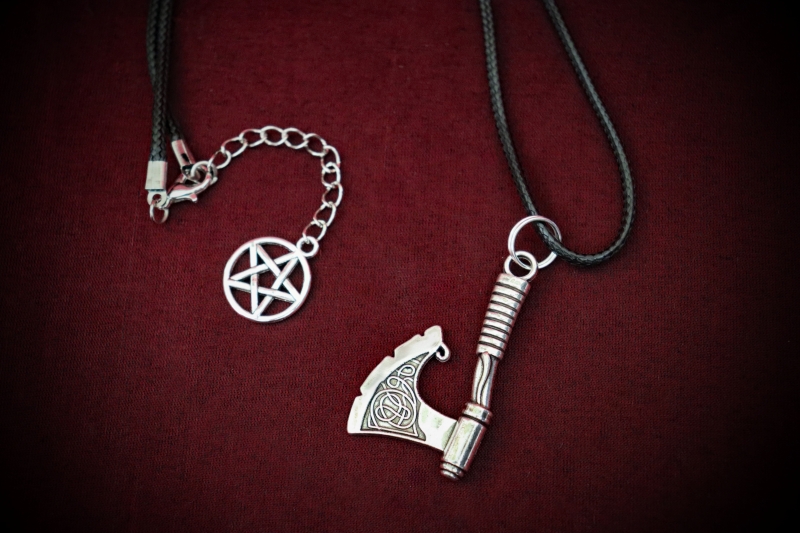 Jewellery_Necklace-Alloy#10-Viking-Axe-web (3)