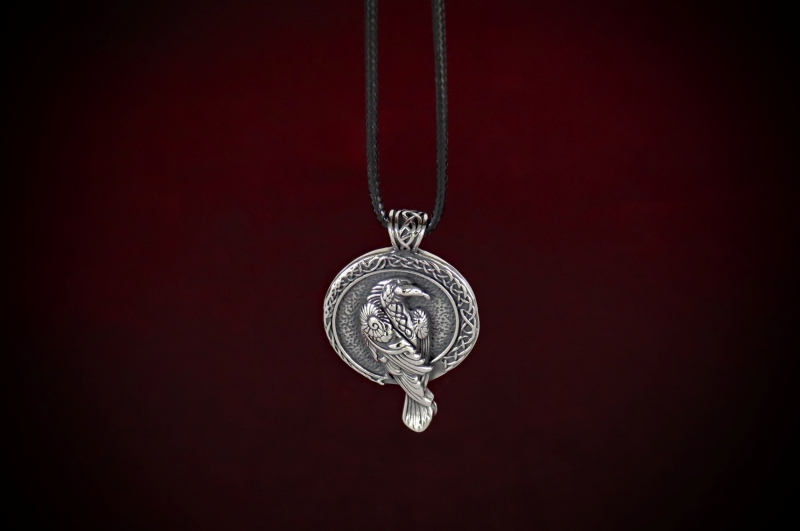Jewellery_Necklace-S.Steel#04-Raven+Runes-web (2)