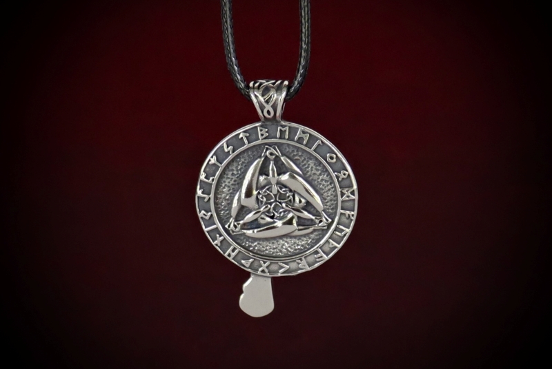 Jewellery_Necklace-S.Steel#04-Raven+Runes-web (4)