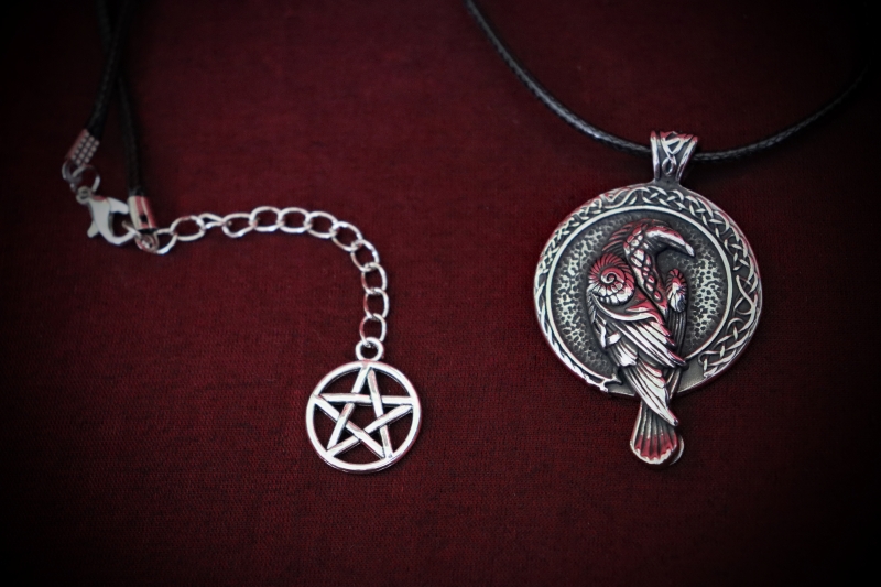Jewellery_Necklace-S.Steel#04-Raven+Runes-web (5)