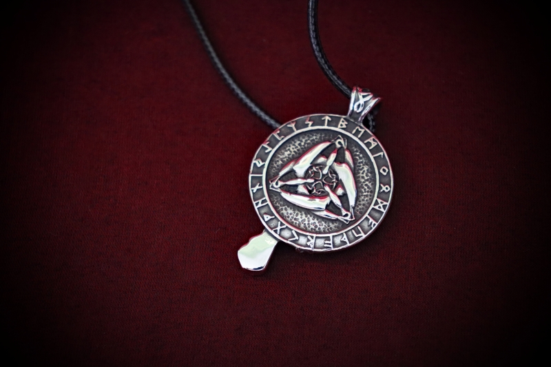 Jewellery_Necklace-S.Steel#04-Raven+Runes-web (6)