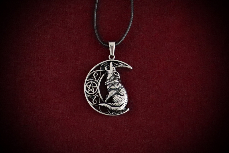 Jewellery_Necklace-S.Steel#08b-Wolf-Moon-LG-web (1A)
