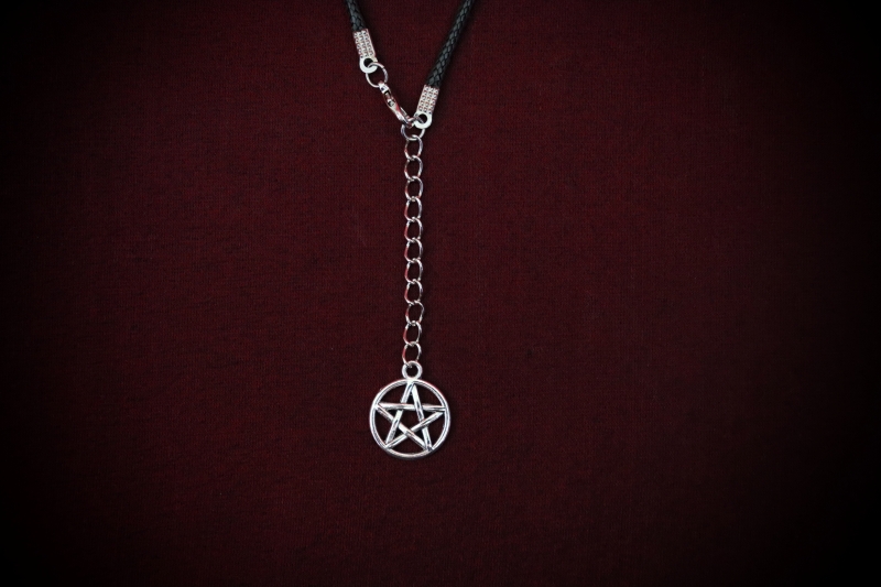 Jewellery_Necklace#01-PENTACLE-BACK-CATCH-web (2)