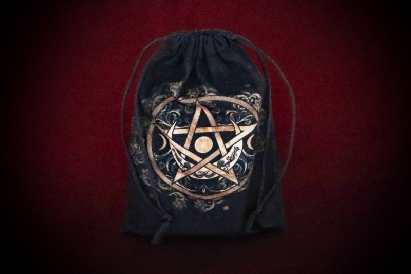Divination_Pouch#04-Tarot-Crescent-Moon-Polyester-WEB (1)-DETAIL