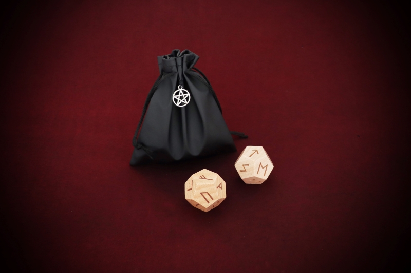 Divination_Rune-Dice-12-Sided-web (1)
