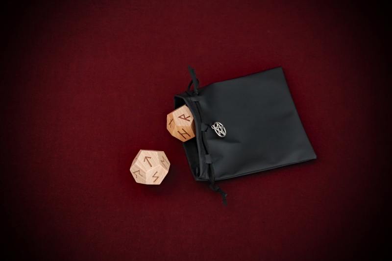 Divination_Rune-Dice-12-Sided-web (2)