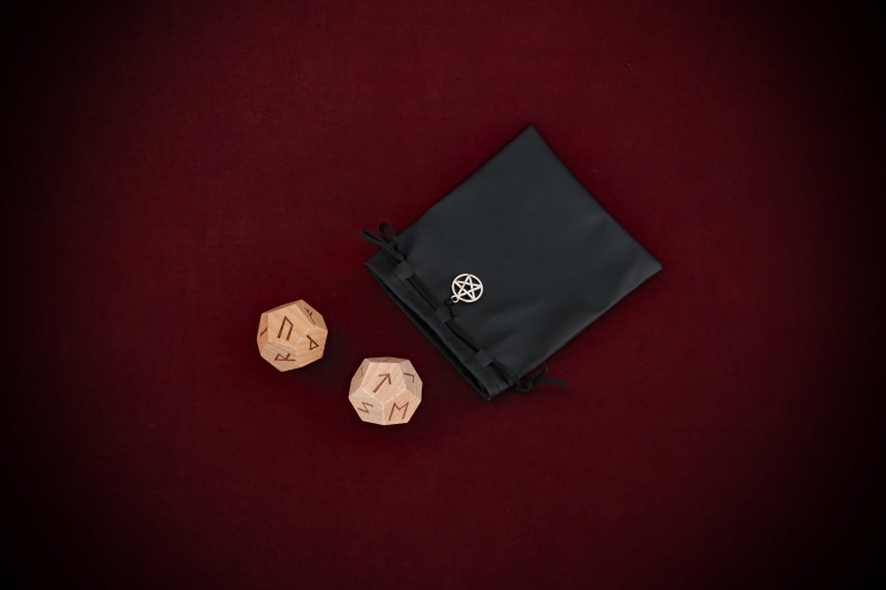 Divination_Rune-Dice-12-Sided-web (3)