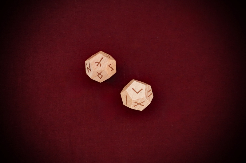 Divination_Rune-Dice-12-Sided-web (4)
