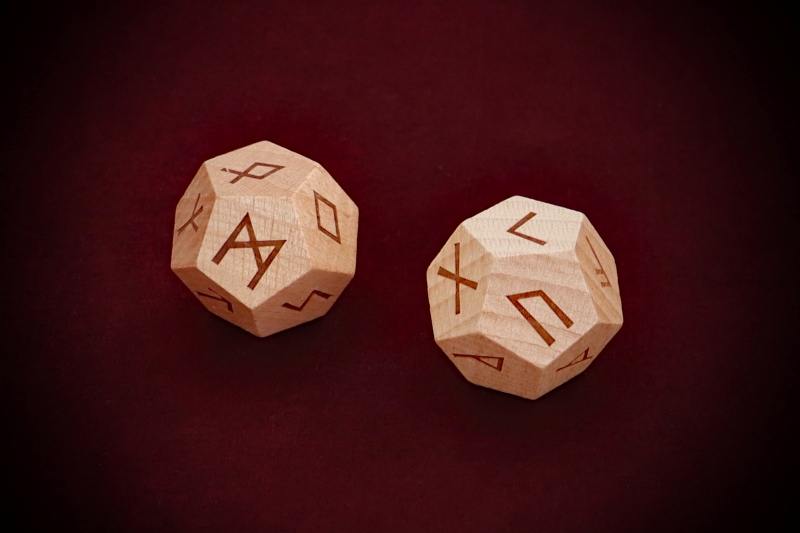 Divination_Rune-Dice-12-Sided-web (5)