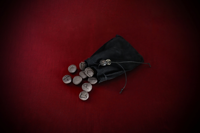 Divination_Runes-Ceramic+Suede-Pouch-web (1)