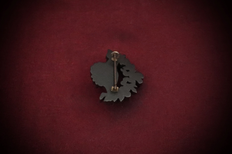 Jewellery_Mourning-Brooch#01-Irish-Bog-Oak-Hands-Clasp-web (3)