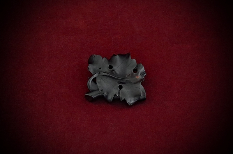 Jewellery_Mourning-Brooch#05-Jet-Whitby-Leaf-Sq-web (1)