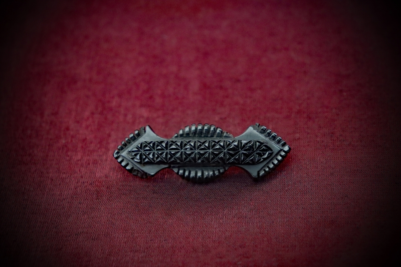 Jewellery_Mourning-Brooch#07-Jet-Whitby-Rectangle-w-Crosses-web (1)