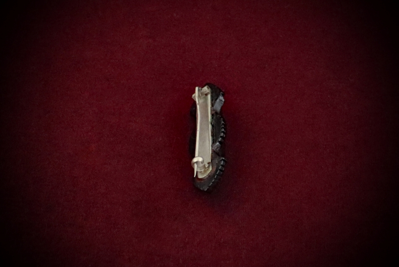 Jewellery_Mourning-Brooch#07-Jet-Whitby-Rectangle-w-Crosses-web (6)