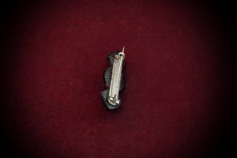 Jewellery_Mourning-Brooch#07-Jet-Whitby-Rectangle-w-Crosses-web (7)-