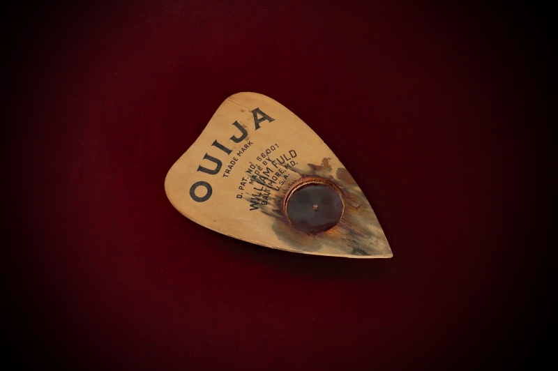 Curio_Ouija-Planchette-W-Fuld-web (2)